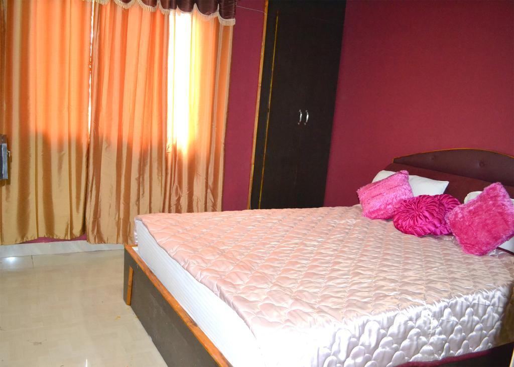 Hotel Kings Gateway Bangalore Phòng bức ảnh